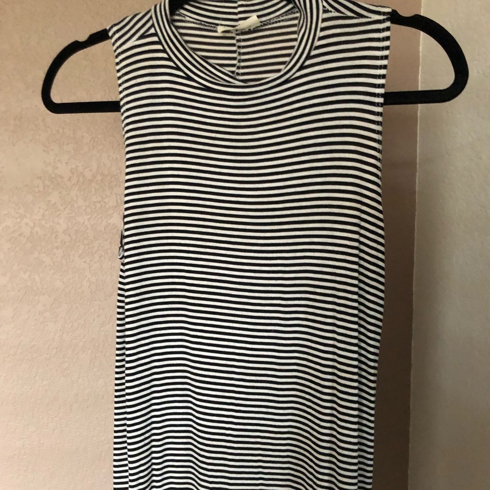 Long high rise neck line stripped shirt